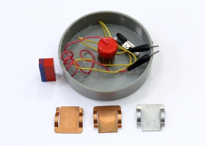 Набор по электролизу «Электролит ЭФ-1» с источником питания от сети - fgospostavki.ru - Радужный