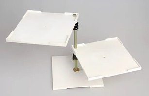 Столик подъемно-поворотный с 2-мя плоскостями - fgospostavki.ru - Радужный