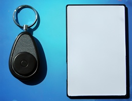 Звуковой брелок с радиопоиском – 1 - fgospostavki.ru - Радужный